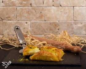 فطيرة بالقشطة  نص كيلو